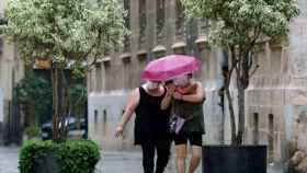 Un día de lluvia durante una tormenta de verano en Barcelona en una imagen de archivo / EFE