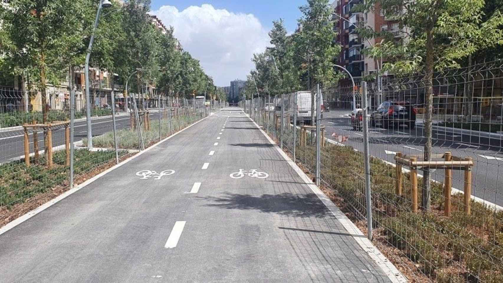 El nuevo carril bici de la avenida Meridiana de Barcelona entre las calles de Mallorca y Josep Estivill / AYUNTAMIENTO