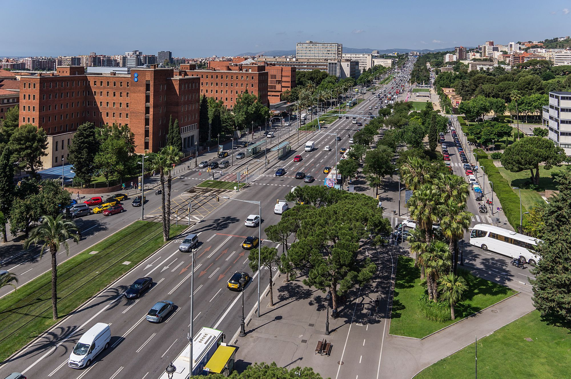 La avenida Diagonal, una de las entradas a Barcelona por la B-23, donde se licitan las obras del carril bus / ARCHIVO