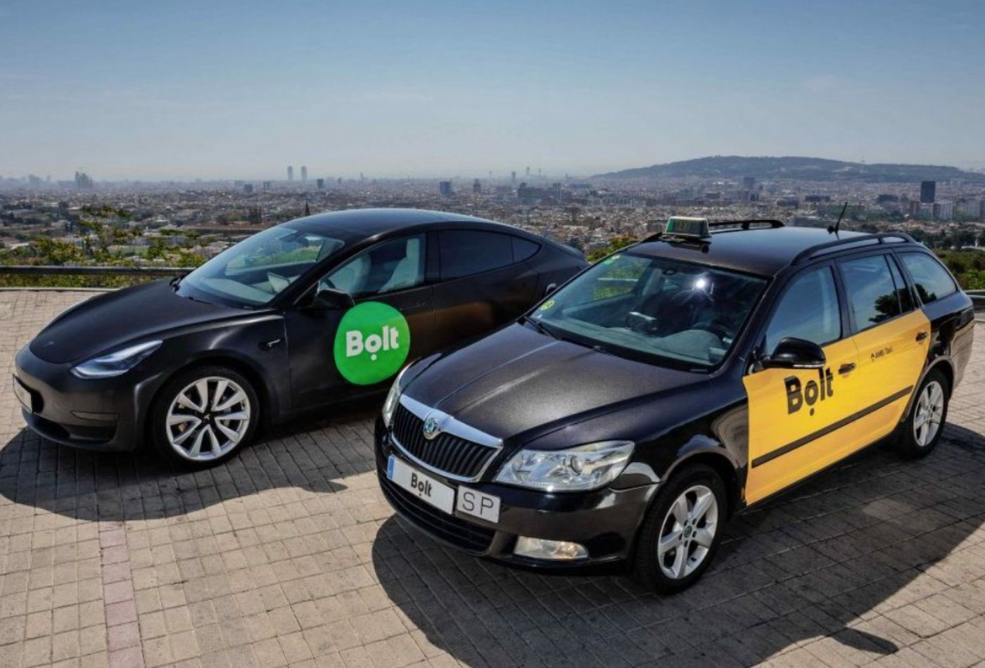 Un taxi y un VTC que ofrecen servicio en Bolt / BOLT