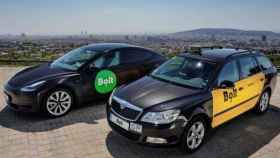Un taxi y un VTC que ofrecen servicio en Bolt / BOLT