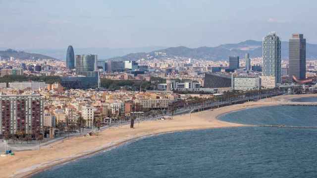 Vista panorámica de la playa de Barcelona en una imagen de archivo