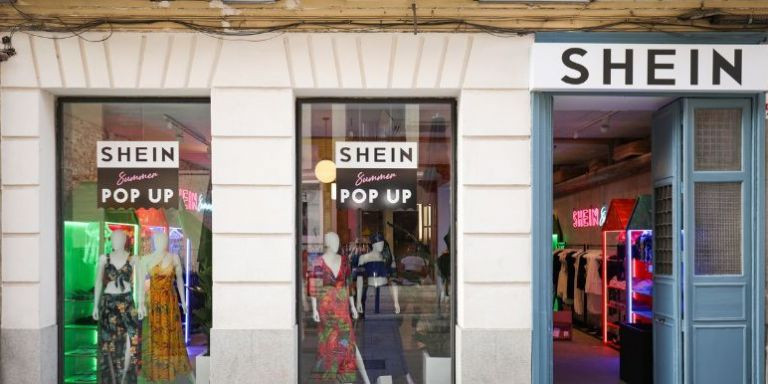 Exterior de una pop-up de verano de Shein / SHEIN
