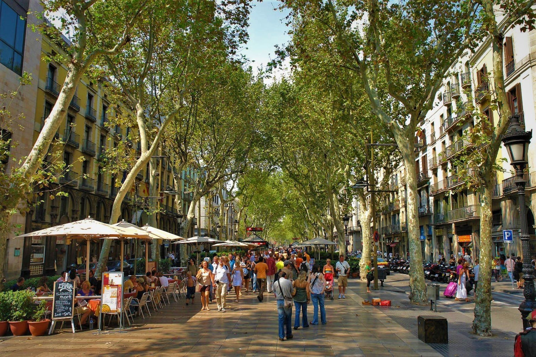 La Rambla de Barcelona plagada de turistas