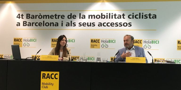 La jefa de estudios del RACC, Alba Rey, y el presidente de la entidad, Josep Mateu, en rueda de prensa / METRÓPOLI - RP