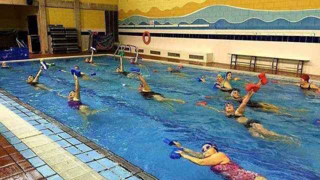 Los ejercicios acuáticos están indicados para personas de todas las edades / EP