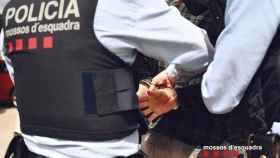 Los Mossos realizando una detención / MOSSOS D'ESQUADRA