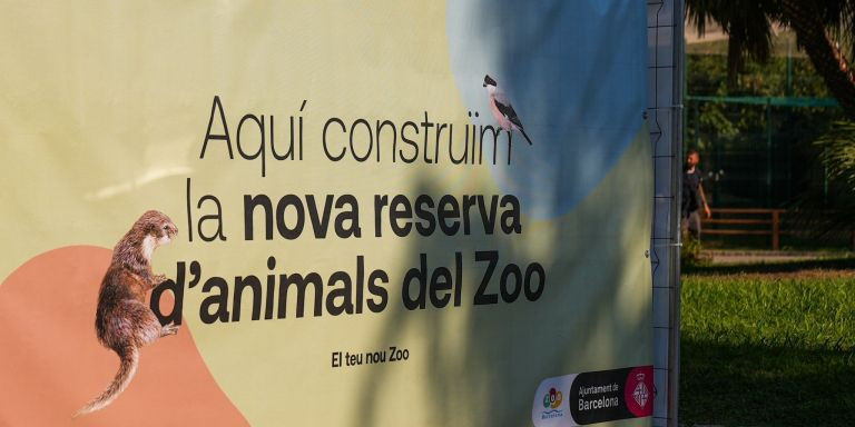 Cartel sobre la futura reserva de animales del Zoo / TWITTER JAUME COLLBONI