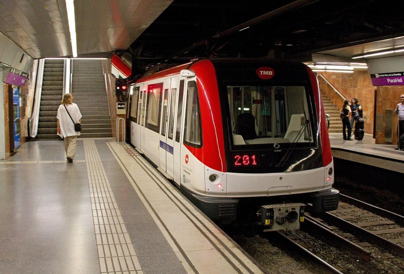 El metro de Barcelona en una imagen de archivo / ARCHIVO