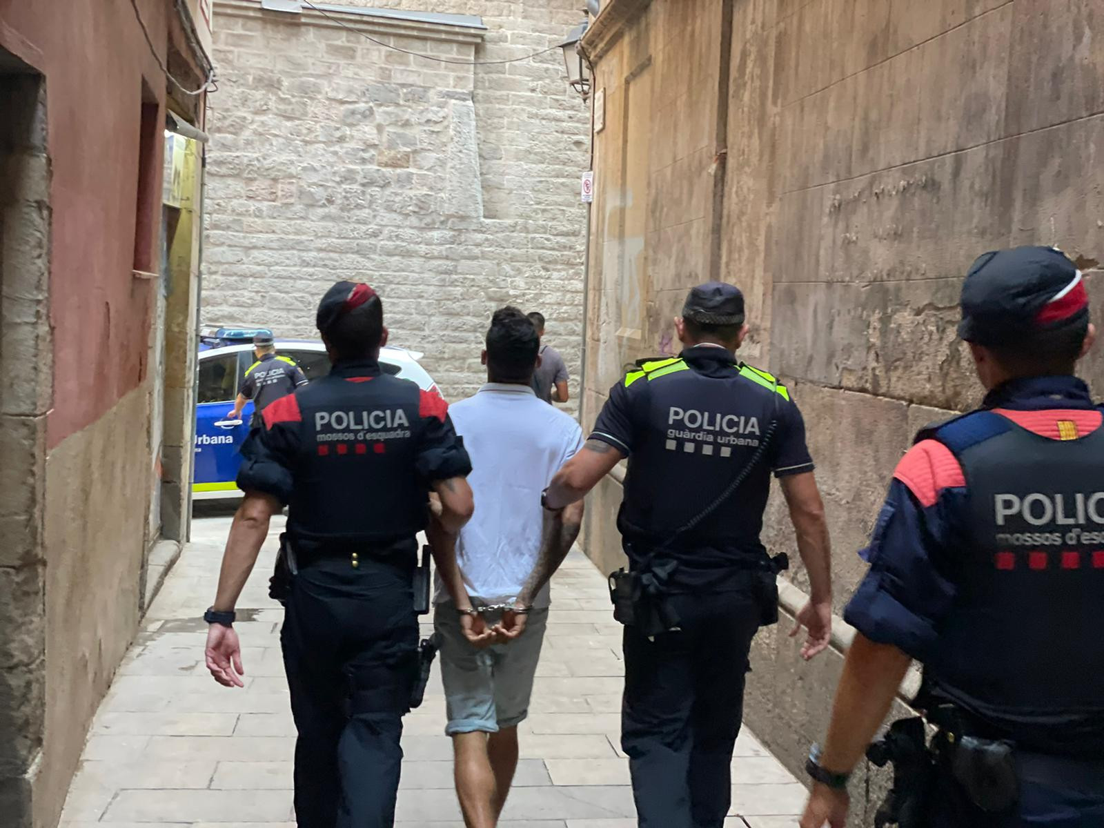 Un hombre es detenido por los Mossos y la Guardia Urbana / MOSSOS