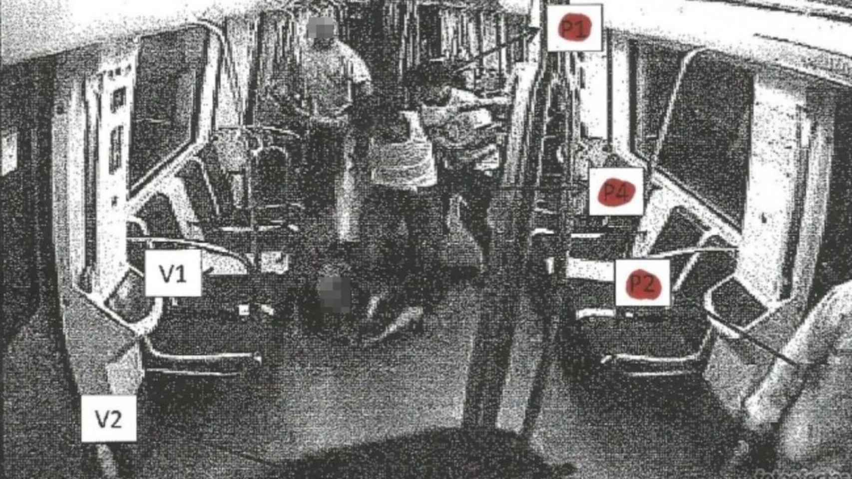Imagen del momento de la agresión en un convoy del metro en la estación de Gavarra / CEDIDA
