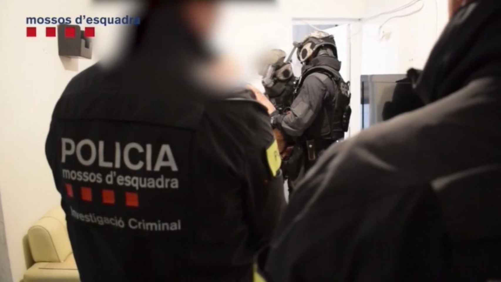 Agentes de los Mossos d'Esquadra durante una detención / MOSSOS D'ESQUADRA