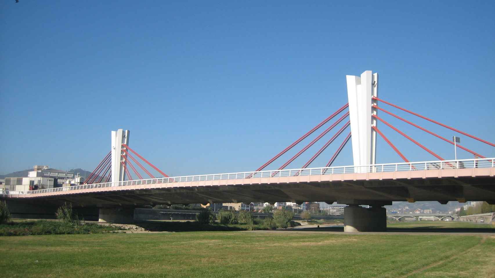 El puente de Can Peixauet, que cortará el tráfico por completo por las obras de la ronda Litoral / ARCHIVO