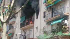 Incendio en un bloque de viviendas de Badalona / TOT BADALONA