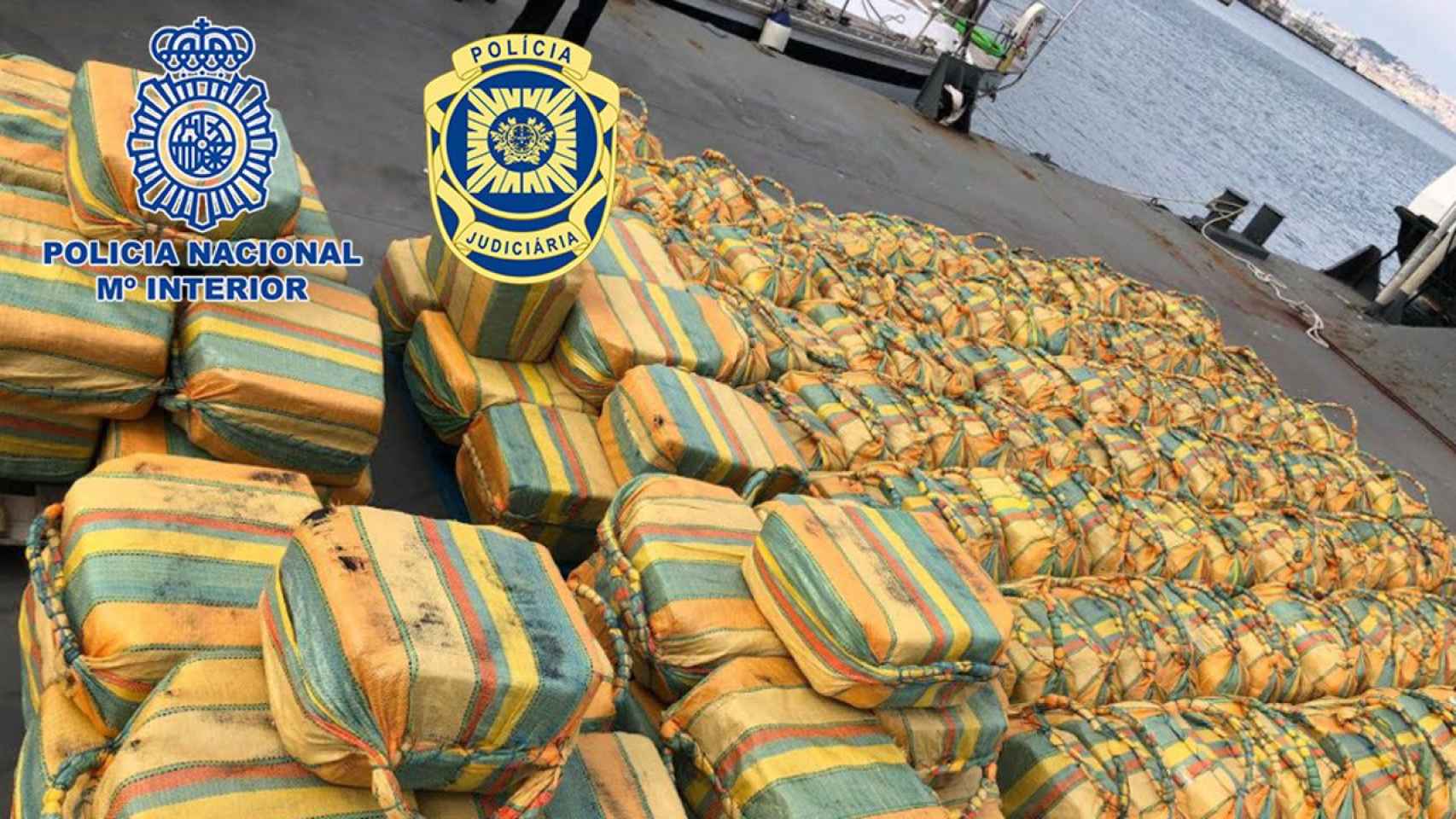 Fardos de cocaína incautados por la Policía Nacional / POLICÍA NACIONAL