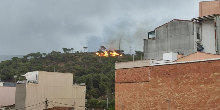 Incendio en la Serralada de Marina, en Montcada i Reixac / AYUNTAMIENTO DE MONTCADA I REIXAC