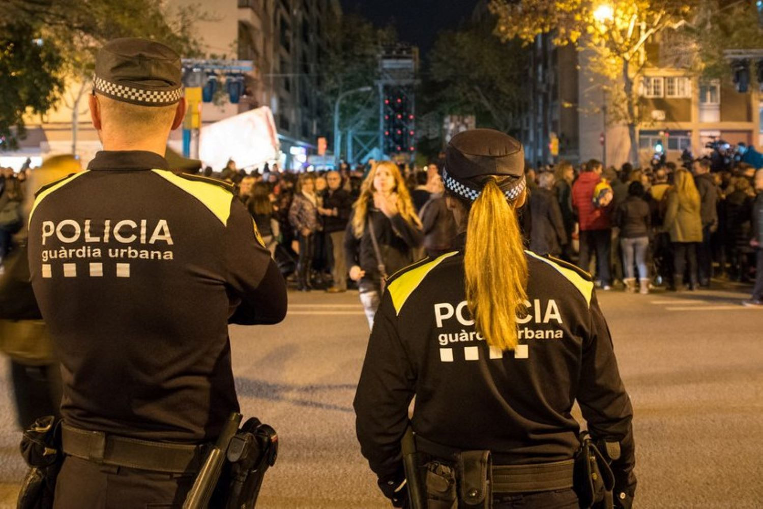 Agentes de la Guardia Urbana patrullando en Barcelona / GUARDIA URBANA