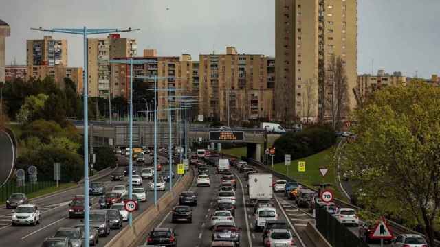 Estado del tráfico en la Ronda de Dalt de Barcelona durante una operación salida / EFE