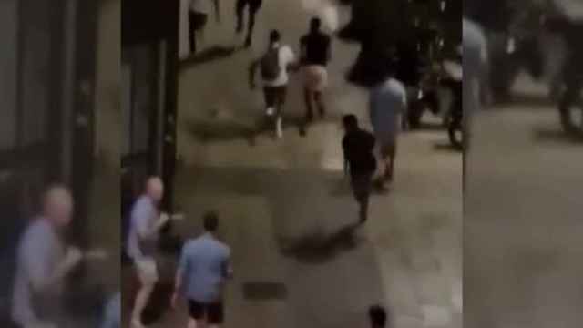 Los jóvenes huyen tras robar un reloj a un turista en Barcelona / RRSS