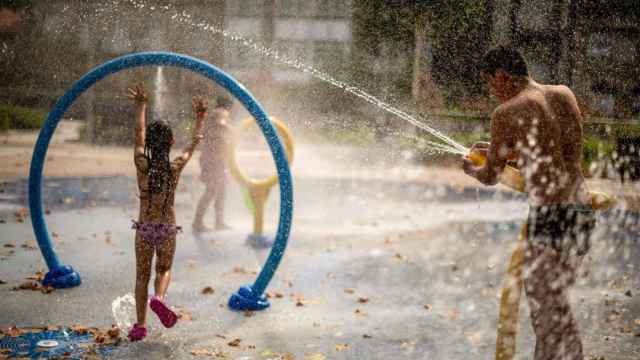 Los refugios climáticos pueden ser parques que proporcionen sombra y zonas para refrescarse / EFE - BRAIS LORENZO