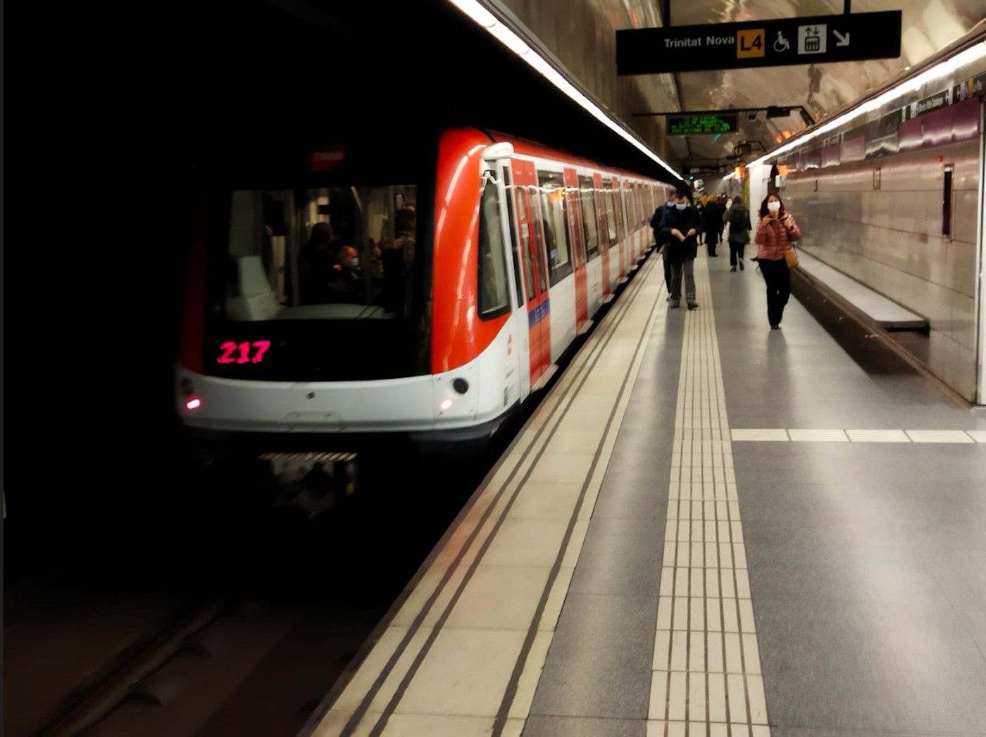 Un tren de metro de Barcelona en una imagen de archivo / METRÓPOLI