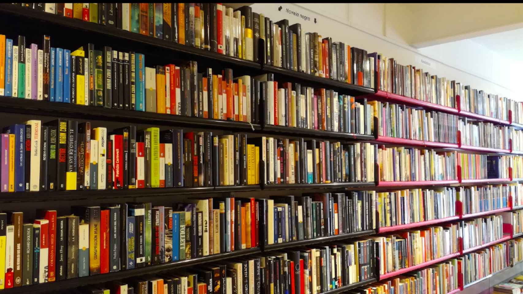 Estanterías llenas de libros en una de las mejores librerías de segunda mano de Barcelona / ARCHIVO