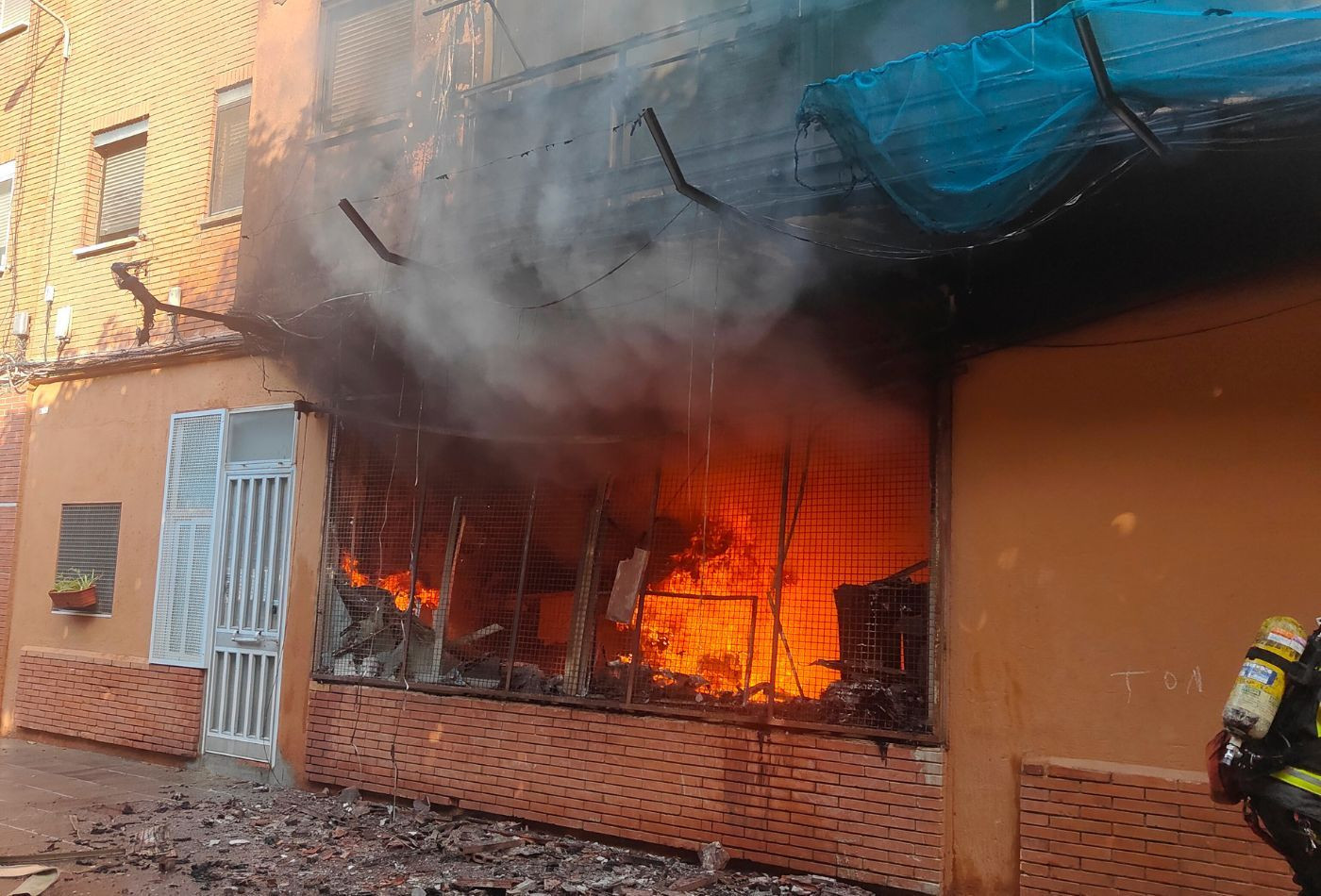 El local incendiado en Sant Adrià de Besòs este domingo / BOMBERS