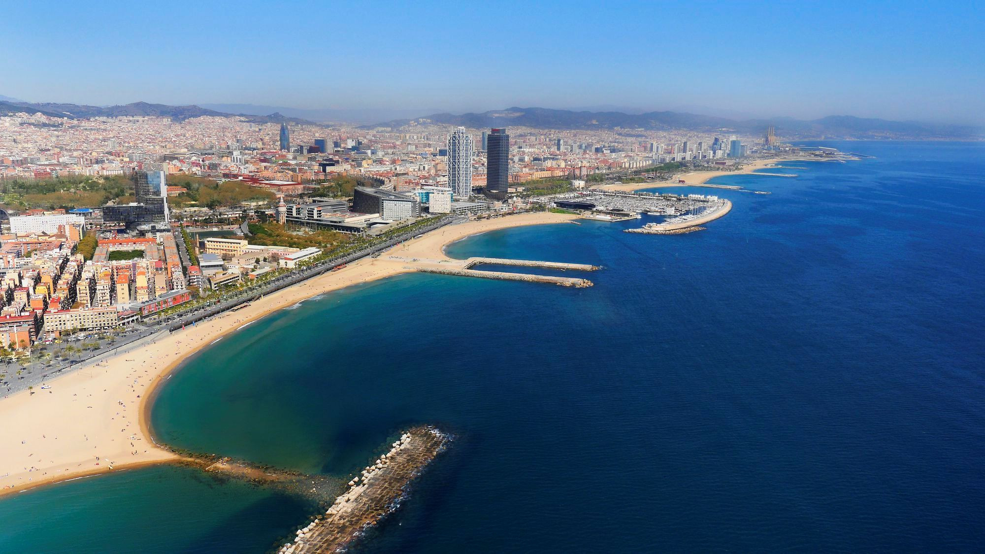 Vista panorámica de la playa de la Barceloneta / AYUNTAMIENTO DE BARCELONA
