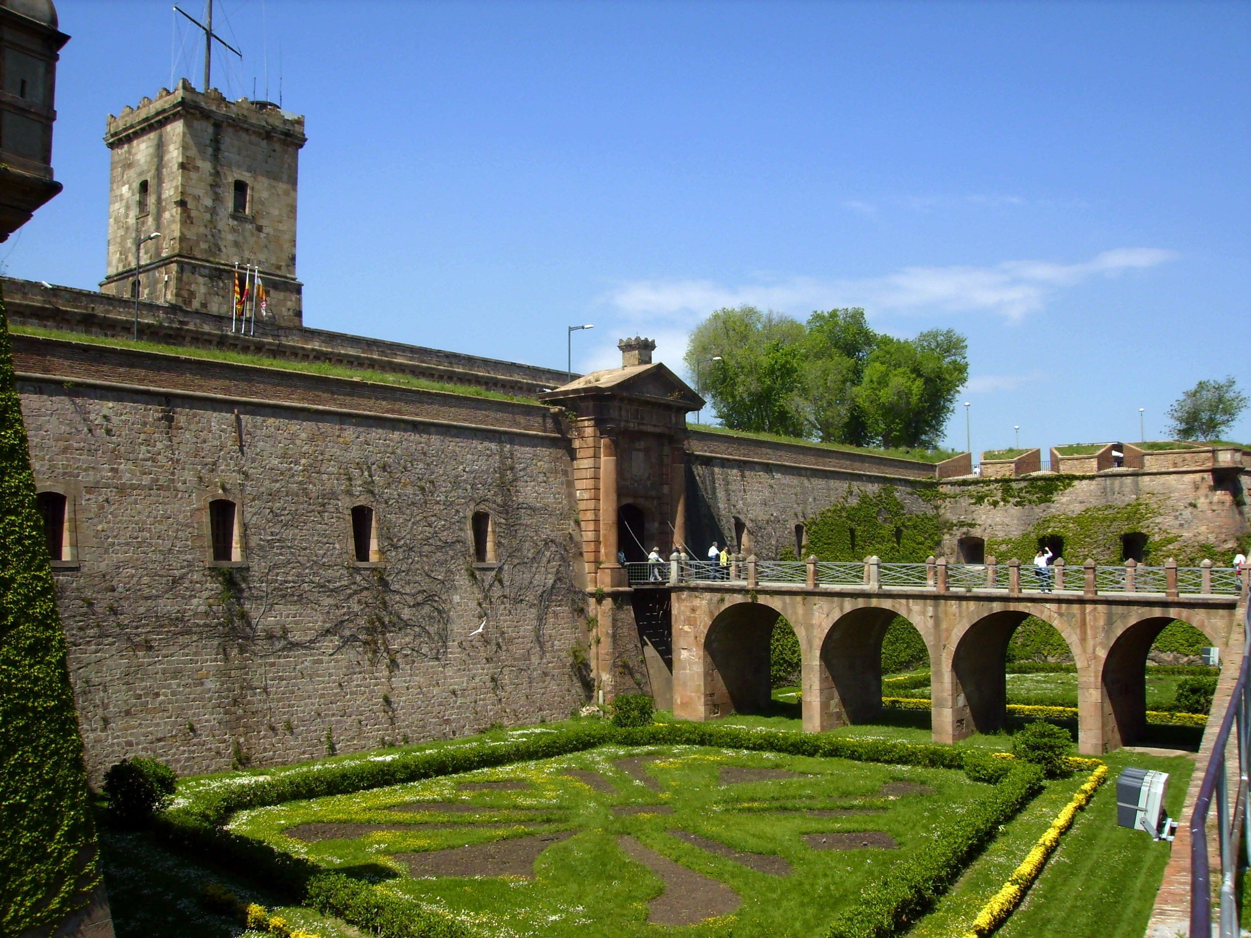 Entrada al Castillo de Montjuïc, donde empieza la cursa / ARCHIVO