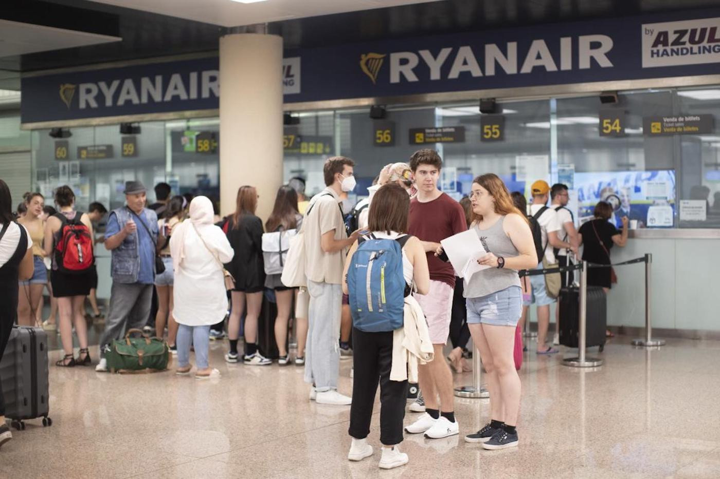 Aspecto de la Terminal 2 del aeropuerto de El Prat-Barcelona con la huelga de Ryanair / EFE - MARTA PÉREZ
