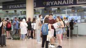 Aspecto de la Terminal 2 del aeropuerto de El Prat-Barcelona este martes en que la huelga de tripulantes de cabina de Ryanair ha provocado retrasos / EFE - MARTA PÉREZ