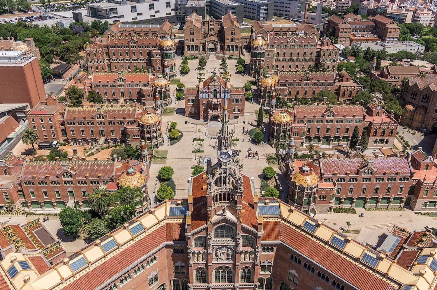 Vista aérea del Hospital de Sant Pau de Barcelona / AL PHT AIR PICTURE TAVISA