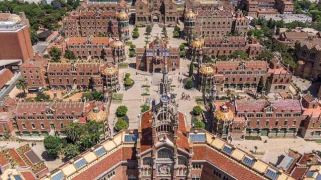 Vista aérea del Hospital de Sant Pau de Barcelona / AL PHT AIR PICTURE TAVISA