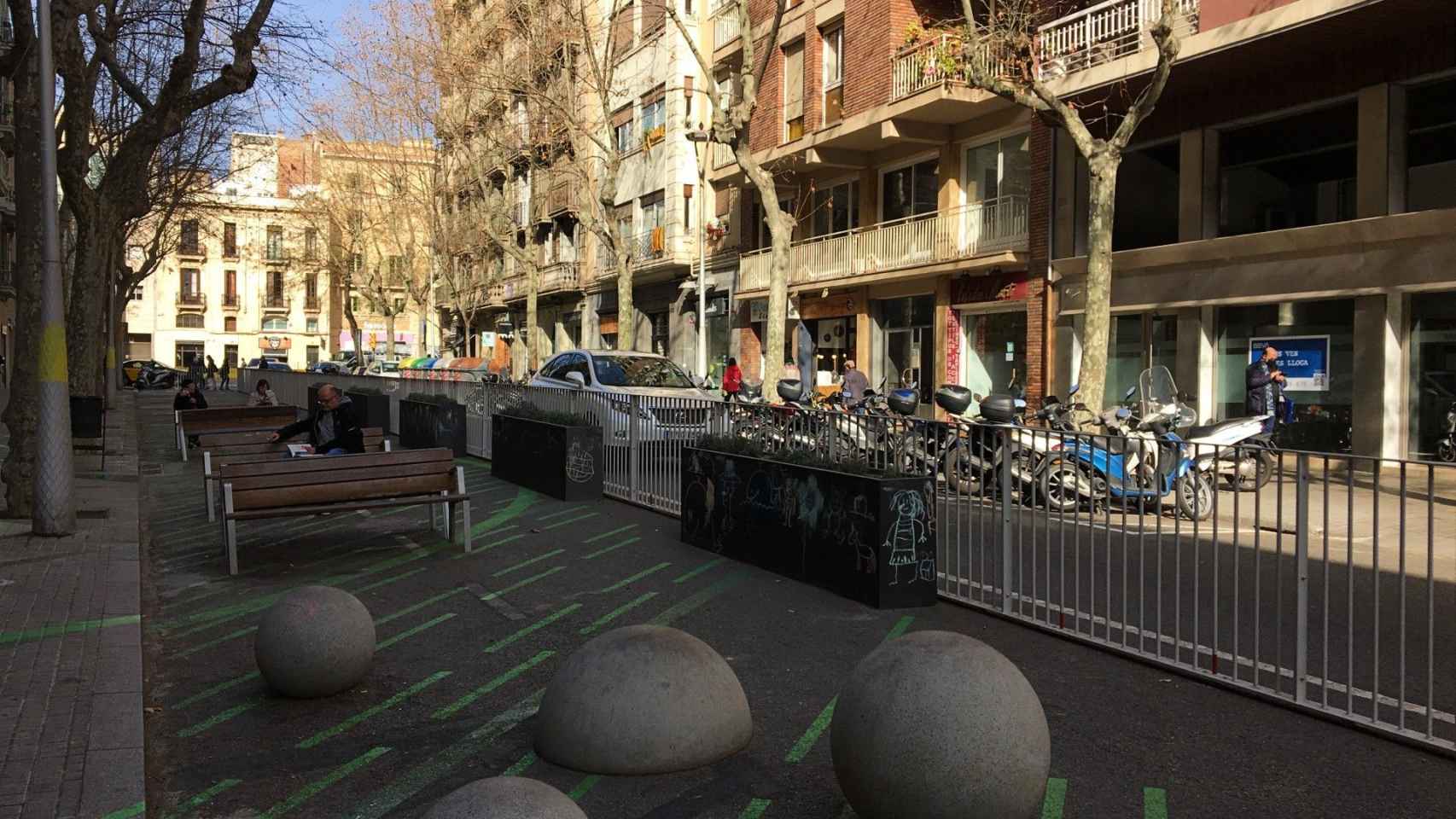Entorno escolar pacificado en Barcelona, similar a los que se realizarán en Sants-Montjuïc / METRÓPOLI - RP