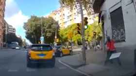 Fotograma del vídeo en el que se ve la pelea entre un taxista y su cliente / ELITE TAXI