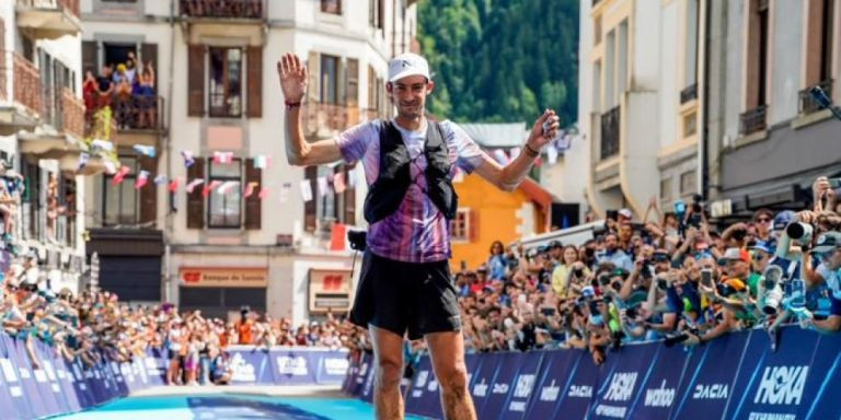 Kilian Jornet, en meta tras ganar el Ultra Trail del Mont Blanc 2022 / TWITTER