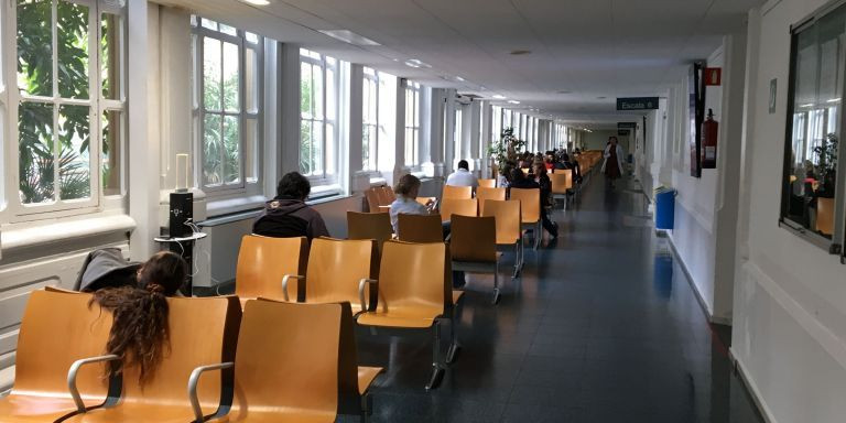 Sala de espera del Hospital Clínic / METRÓPOLI - RP