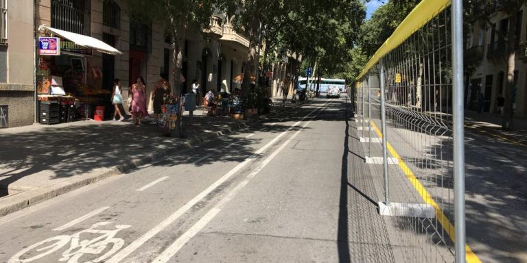 Obras de la 'superilla' en la calle de Girona / METRÓPOLI - RP