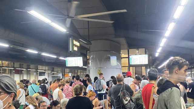 Aglomeraciones en el andén de la estación de Sants / CEDIDA