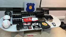 Objetos robados y material usado en los robos intervenido por los Mossos d'Esquadra en los registros / MOSSOS