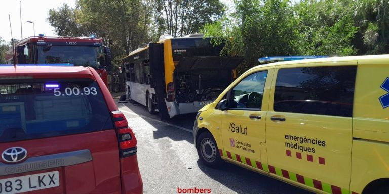 Autobús siniestrado en El Prat / BOMBERS