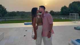 El futbolista Leo Messi y su mujer Antonella en la villa / INSTAGRAM