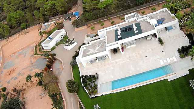 Vista aérea de una mansión de Ibiza