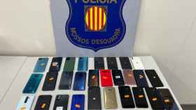 Los 33 móviles robados que los Mossos han requisado / MOSSOS D'ESQUADRA