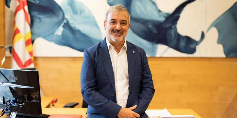Jaume Collboni, en su despacho, en la entrevista con 'Metrópoli' / LUIS MIGUEL AÑÓN (MA)