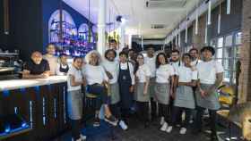 La fundación El Llindar en alianza con Enjoy BCN han abierto el restaurante La Pau que ofrecerá una experiencia laboral a jóvenes excluidos del sistema educativo y social