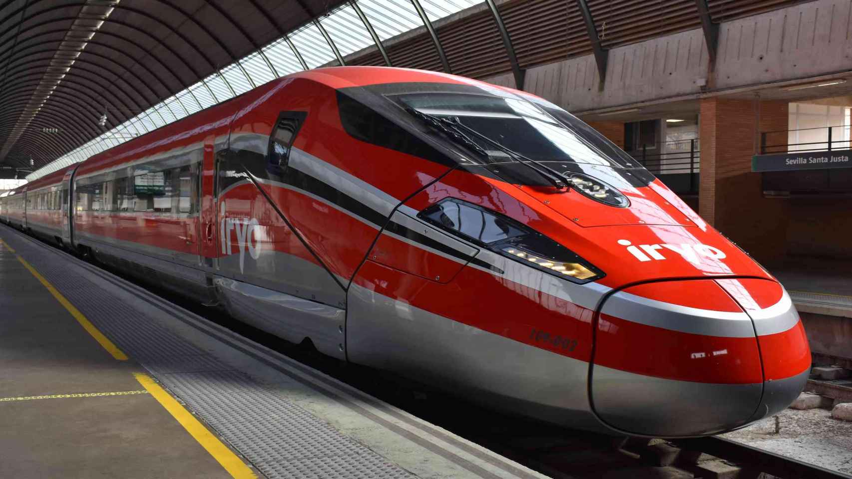 Un tren de Iryo, un nuevo servicio de alta velocidad entre Madrid y Barcelona