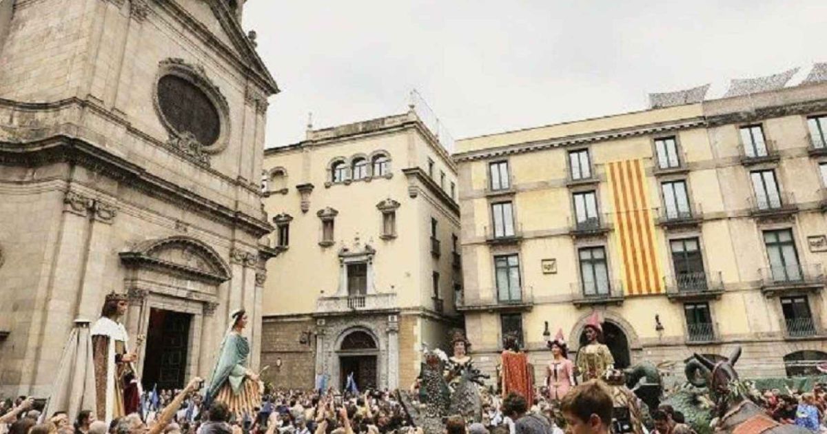 Una Merc Masificada M S De Un Mill N De Personas Salen A La Calle Durante Las Fiestas