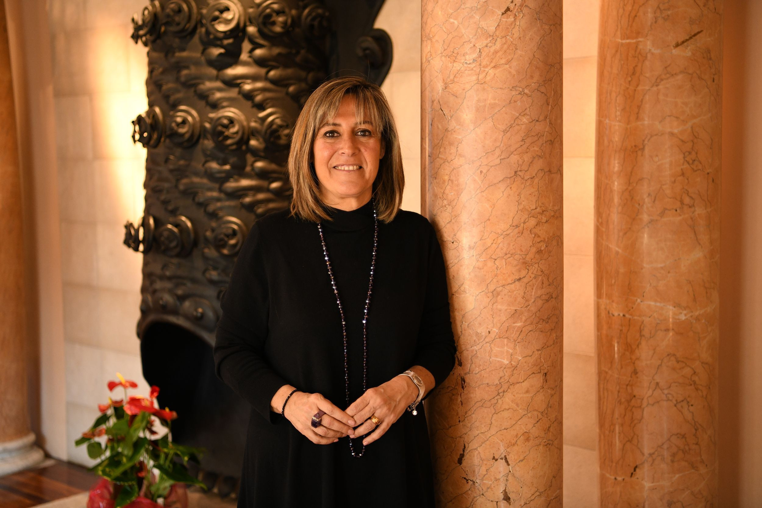 Núria Marín, alcaldesa de L'Hospitalet, posa en su despacho de la Diputación de Barcelona / LENA PRIETO