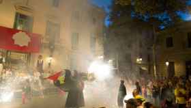 Varios vecinos celebran las fiestas de Sarrià en una edición anterior / AJUNTAMENT